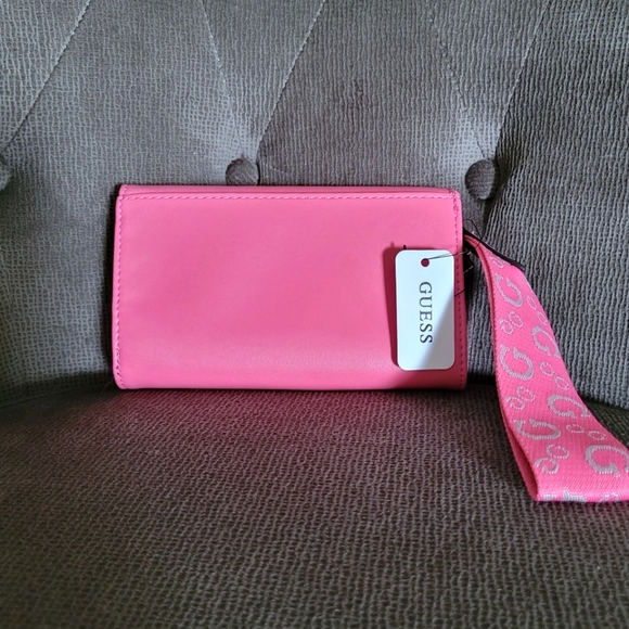 Guess❓️ "Finnian" Wristlet - NWT - Picture 6 of 16